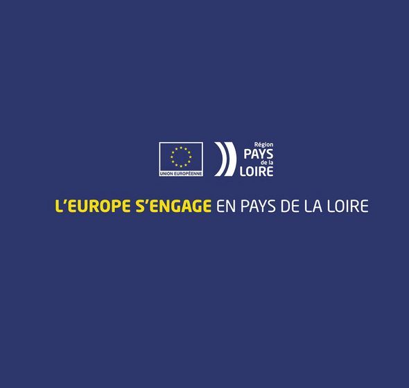 Texte sur fond bleu : "L'Europe s'engage en Pays de la Loire" avec logos de l'union européenne et de la Région des Pays de la Loire